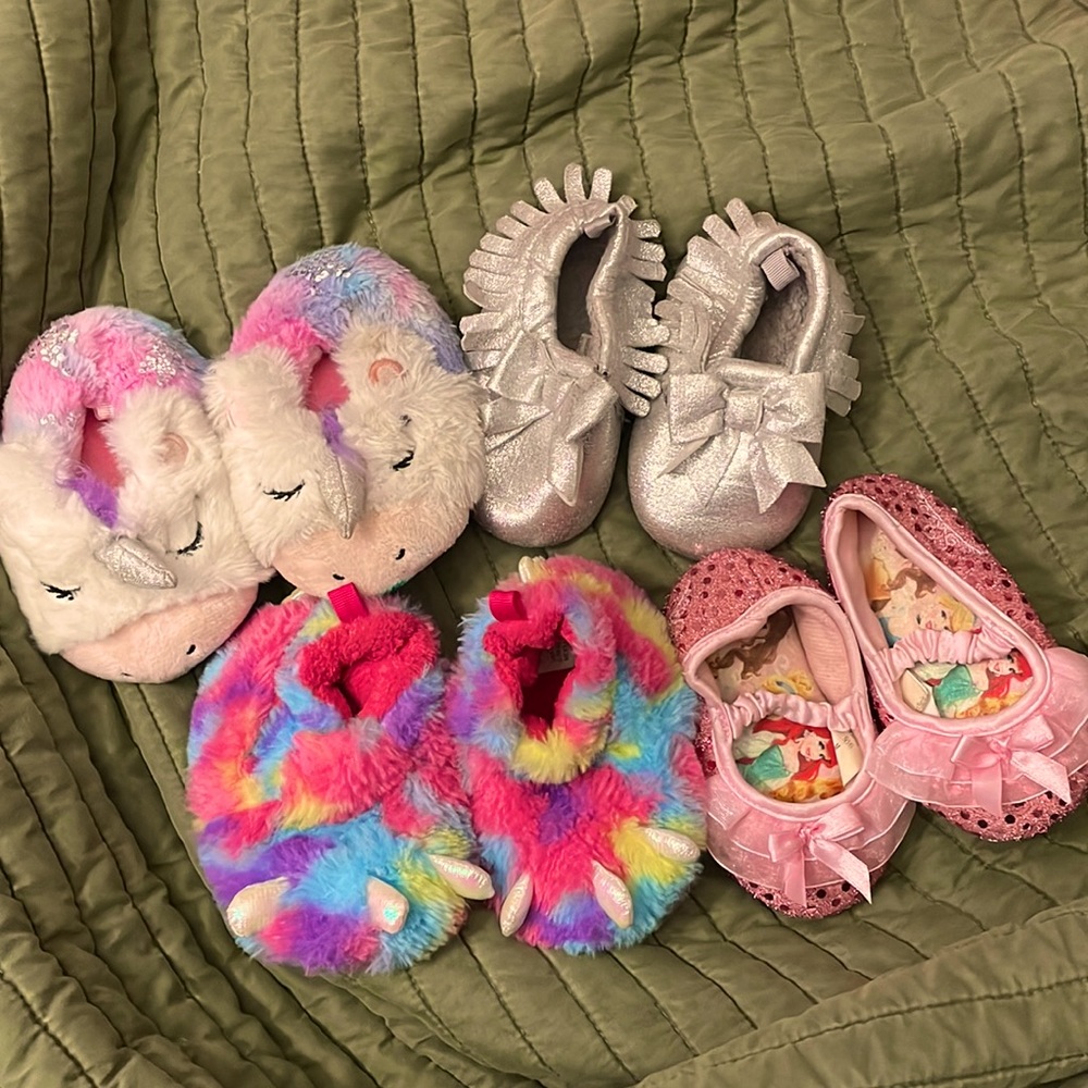 Size 4 slipper bundle unicorn, princess,moccasins and bear feet